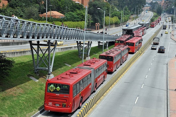 BRT Viet Nam loay hoay 'chay dua' voi xe buyt cua cac nuoc-Hinh-8