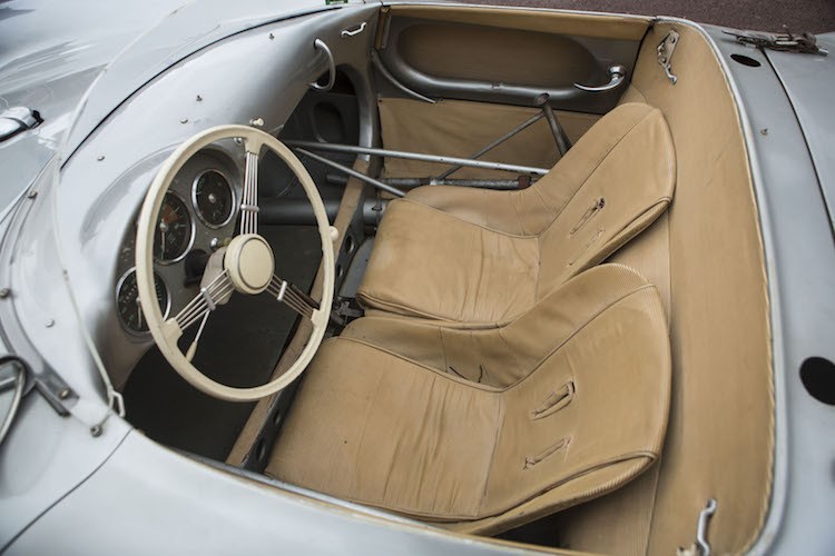 Choang vang xe co Porsche 550 RS Spyder gia 135 ty-Hinh-4