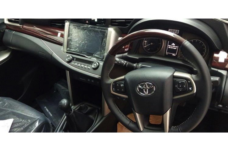 Toyota Innova phien ban cao cap nhat Venturer co gi 