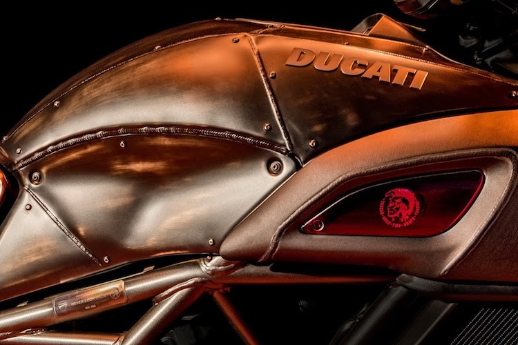 Chi tiet moto Ducati Diavel phien ban “hang hieu” Diesel-Hinh-3