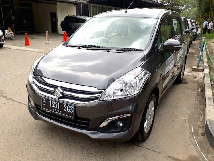 MPV 7 cho Suzuki Ertiga Diesel Hybrid “sieu re” gia 373 trieu