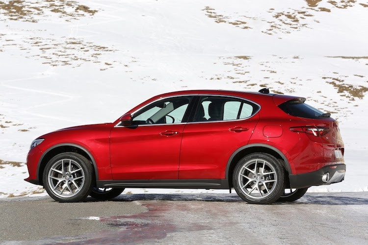 Can canh crossover Alfa Romeo Stelvio “dau