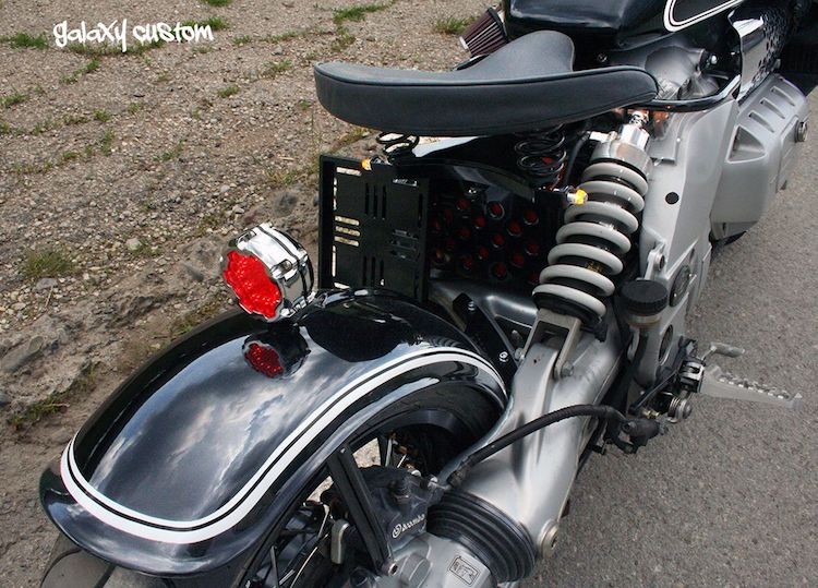 Ngam “gach bay” BMW K1200RS do bobber co dien-Hinh-7