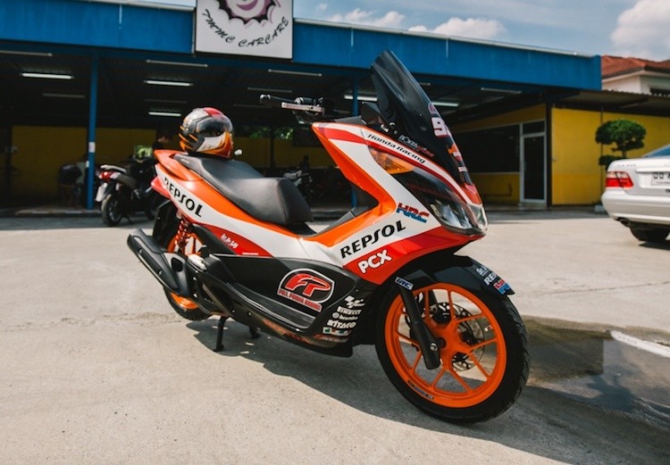 Honda PCX150 “sieu the thao” phong cach Repsol