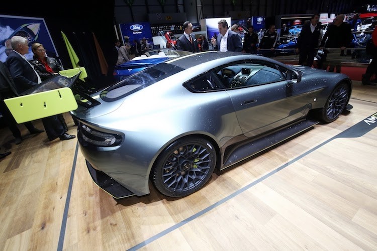 Aston Martin gay “choang” voi sieu xe dua Vantage AMR Pro-Hinh-6