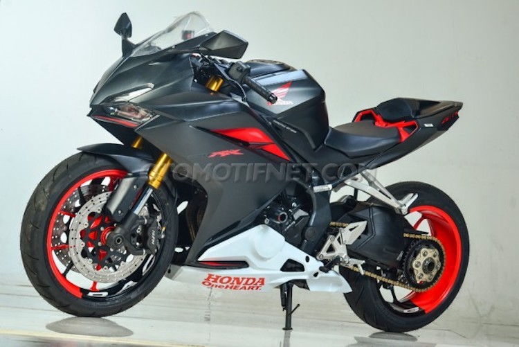 Moto Honda CBR250RR ngau hon voi 