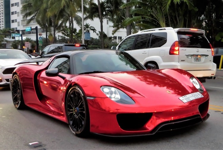 Dan choi A Rap dem Porsche 918 Spyder mau doc “dieu pho“