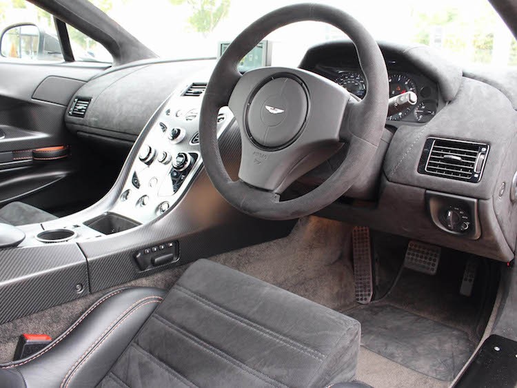 Aston Martin Vantage GT12 “doi cu” dat gap doi xe moi-Hinh-5