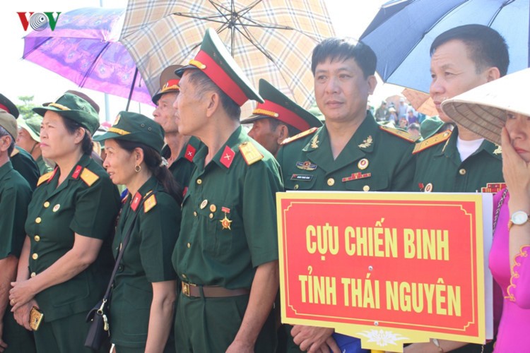 Le Thuong co Ngay hoi thong nhat tai Doi bo Hien Luong Ben Hai-Hinh-4