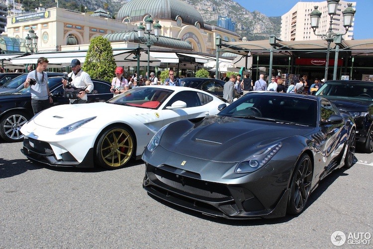 Soi cap doi sieu xe “hang thua”, tien ty Ferrari F12Berlinetta