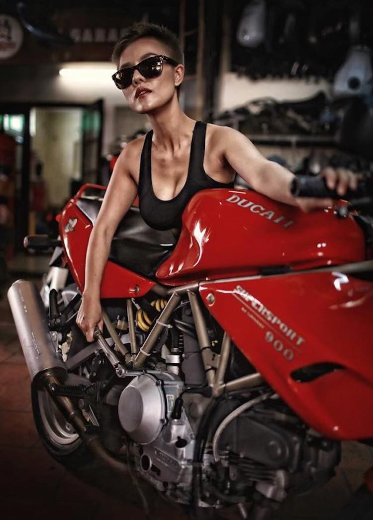 “Nu quai” Viet sieu ngau ben moto Ducati Supersport 900-Hinh-3