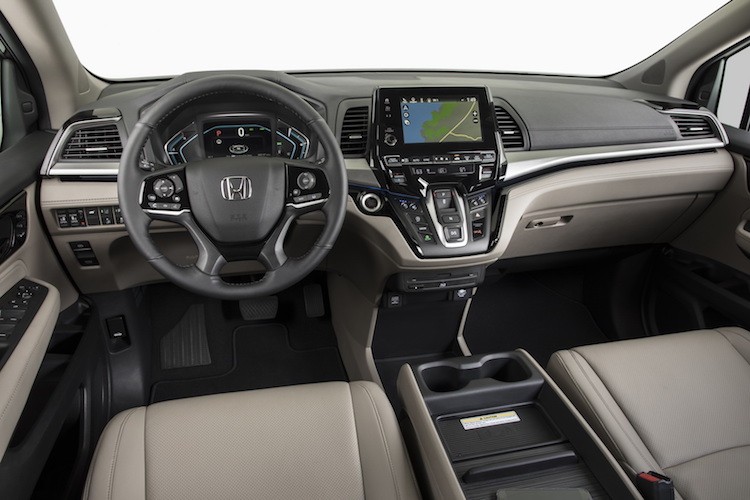 Xe gia dinh Honda Odyssey 2017 &quot;chot gia&quot; 700 trieu-Hinh-5
