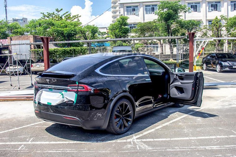 Sieu xe dien Tesla Model X doc nhat Viet Nam ra bien-Hinh-5