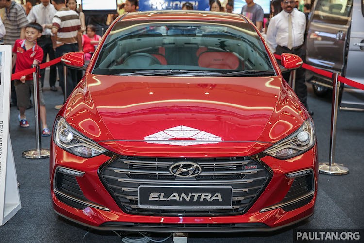 Hyundai Elantra ban the thao &quot;sieu re&quot; gia 719 trieu-Hinh-2