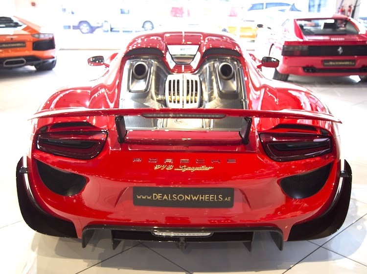 Porsche 918 Spyder “mau ao” Ferrari chot gia 36,3 ty-Hinh-3