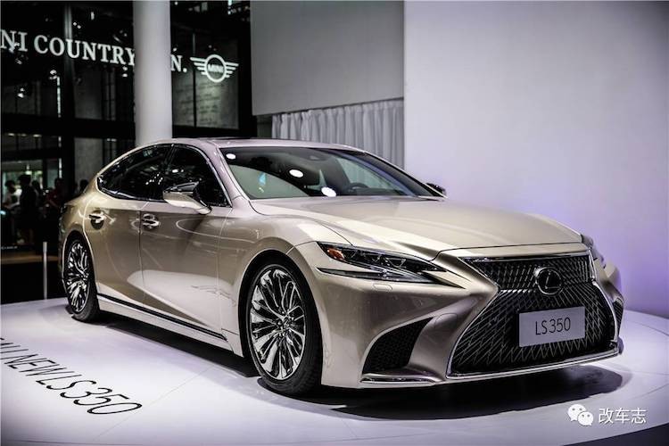 Xe sang Lexus LS350 moi &quot;chot gia&quot; 3,3 ty dong-Hinh-2