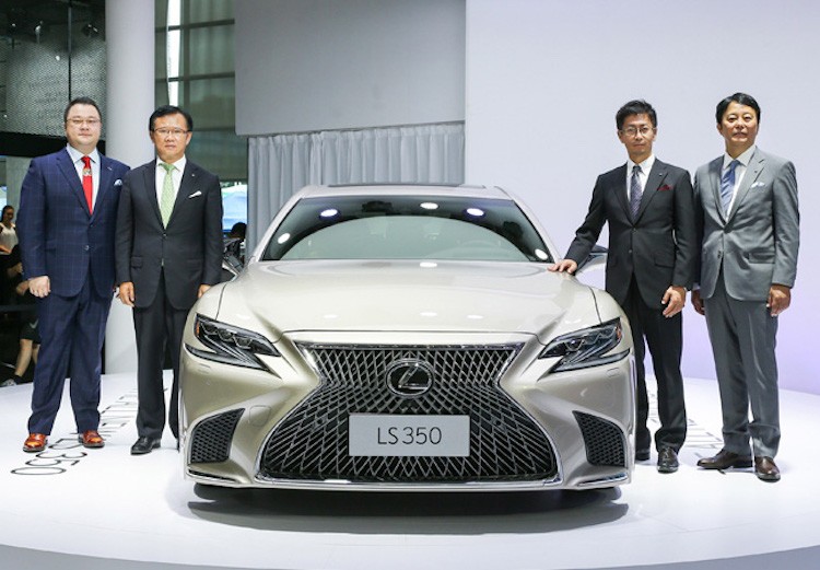 Xe sang Lexus LS350 moi &quot;chot gia&quot; 3,3 ty dong