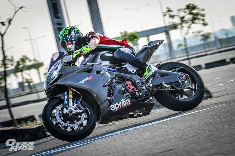 Sieu moto Aprilia RSV4 APRC do “full bai” xe dua WSBK-Hinh-11