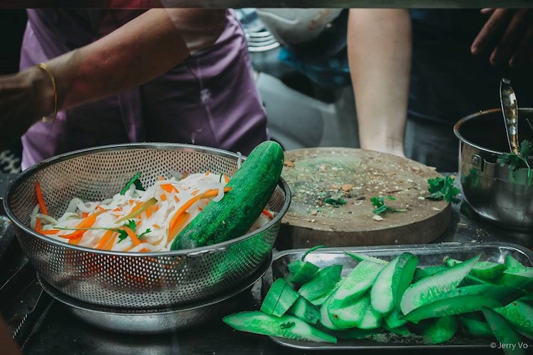 Thuong thuc banh mi thit nuong ngon nhat the gioi tai Sai Gon-Hinh-5