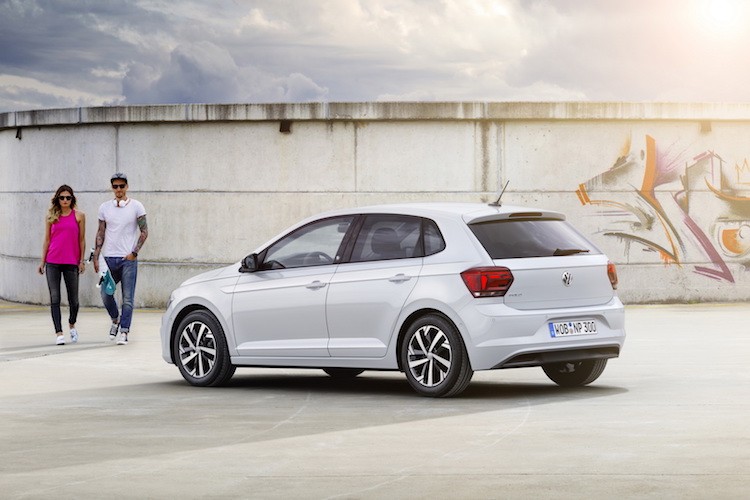 Volkswagen Polo 2018 moi &quot;chot gia&quot; chi 326 trieu dong-Hinh-3