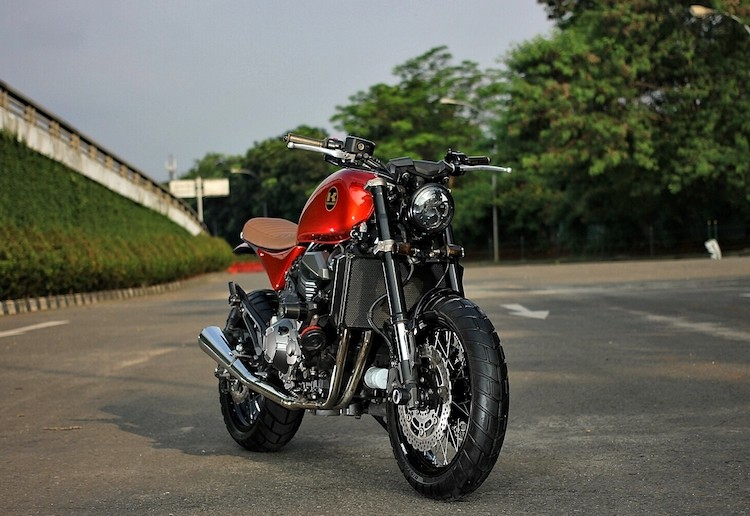 Dan choi “dap” Kawasaki Z800 thanh scrambler co dien