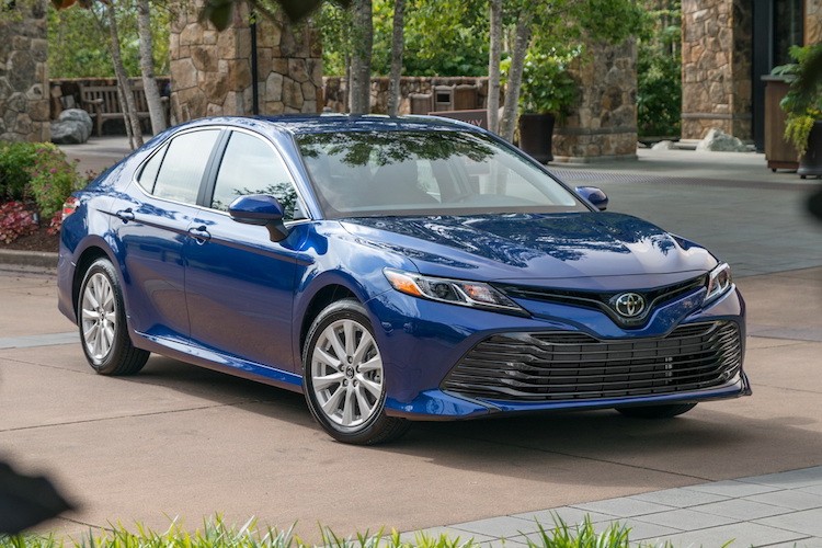 Toyota Camry 2018 “chot gia” tu 534 trieu