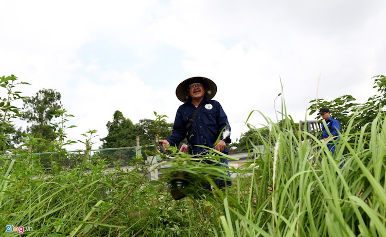 Anh: Cong nhan vat va dep rung co o dai lo Thang Long-Hinh-2