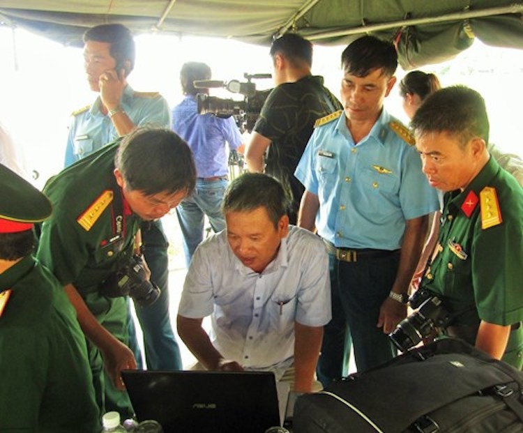 Anh: Tim mo cac liet si trong cong truong san bay Tan Son Nhat-Hinh-2