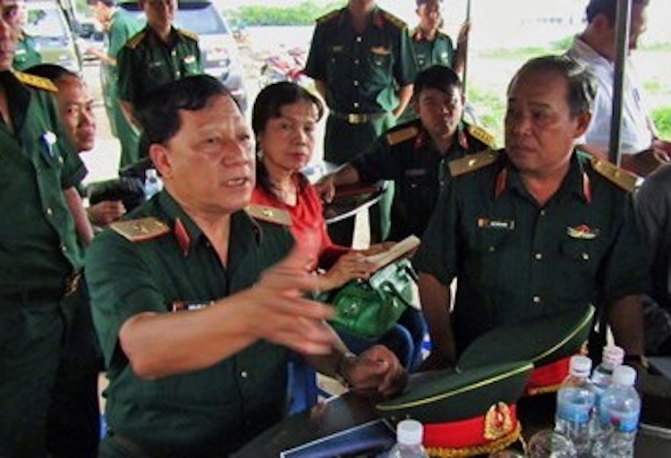 Anh: Tim mo cac liet si trong cong truong san bay Tan Son Nhat-Hinh-8