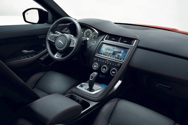 Jaguar E-Pace “chot gia&quot; 877 trieu dau Mercedes GLA-Hinh-5