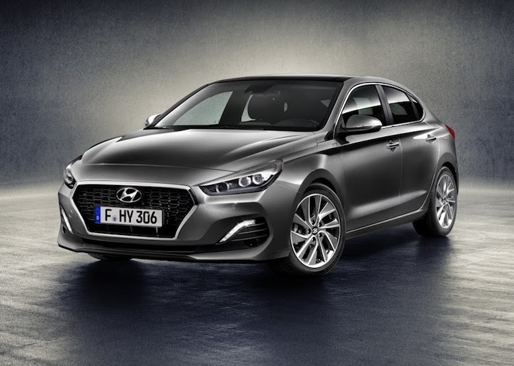 Coupe 5 cua hang C Hyundai i30 Fastback co gi hay?