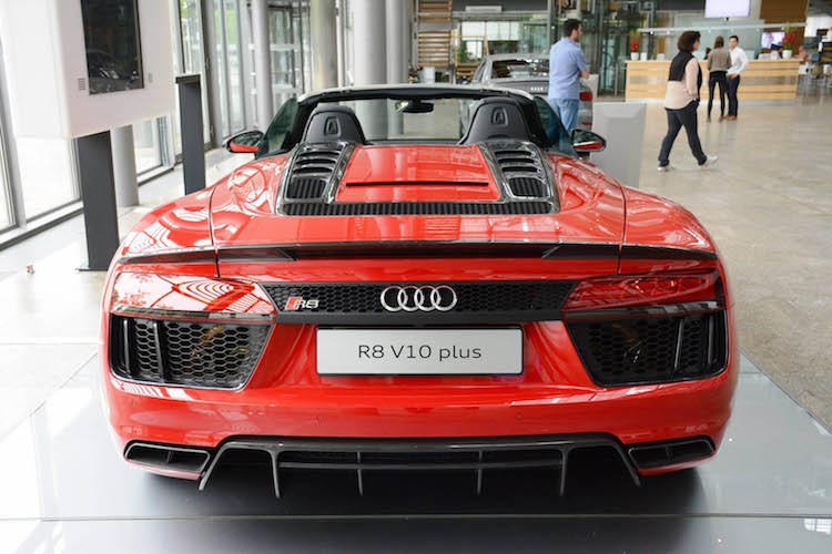 “Cham mat” sieu xe Audi R8 Spyder Plus gia 5,2 ty-Hinh-3