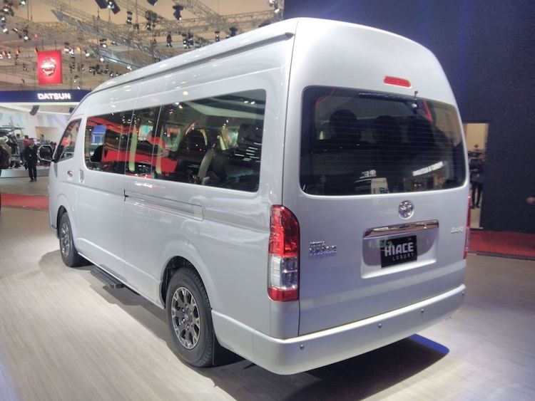 Chi tiet xe khach “sang chanh” Toyota Hiace Luxury-Hinh-2