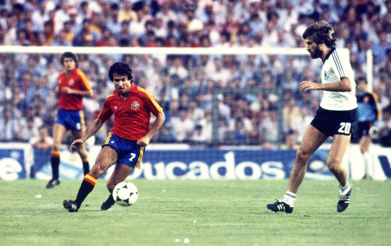 World Cup 1982: Paolo Rossi huy diet Brazil 2-Hinh-2