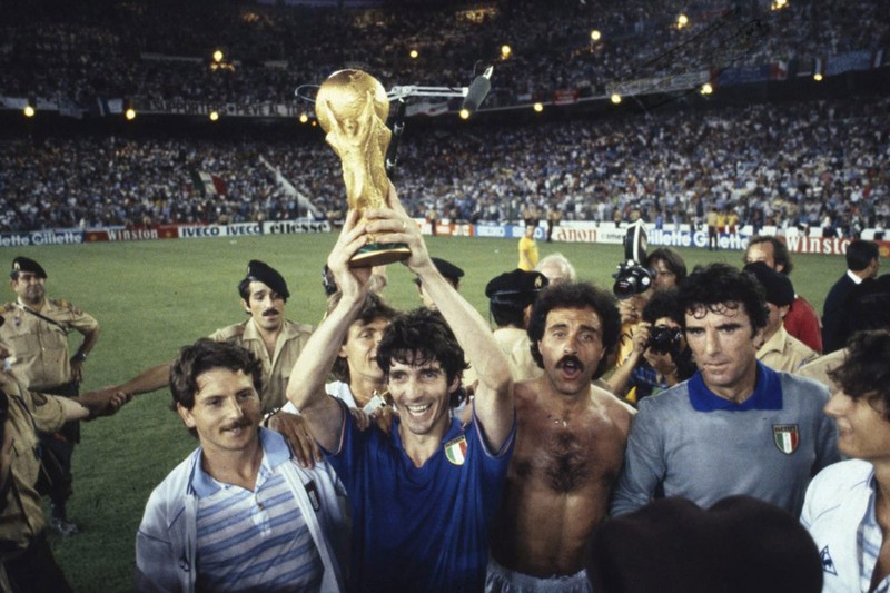 World Cup 1982: Paolo Rossi huy diet Brazil 2-Hinh-3