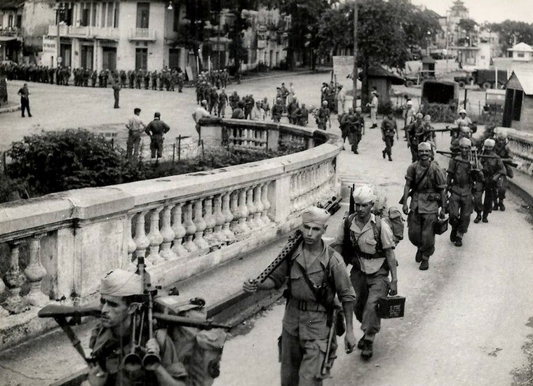 Anh vo gia: Giay phut chuyen giao quyen luc o Ha Noi ngay 10/10/1954-Hinh-2