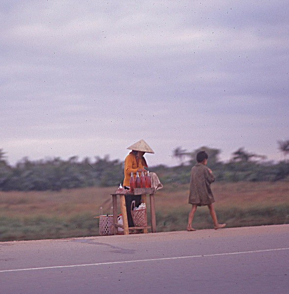 Buc tranh muon mau ve giao thong Sai Gon nam 1969-Hinh-11