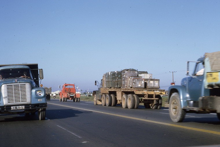 Buc tranh muon mau ve giao thong Sai Gon nam 1969-Hinh-5