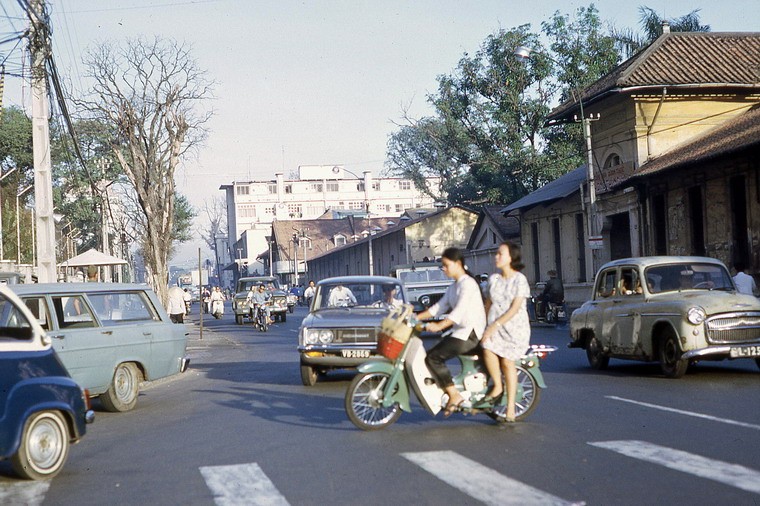 Buc tranh muon mau ve giao thong Sai Gon nam 1969