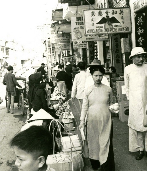 Doi song Ha Noi dau thap nien 1950 qua ong kinh nguoi Duc-Hinh-8