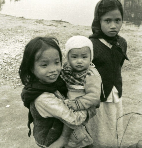 Loat anh sieu hiem ve tre em Ha Noi nhung nam 1951-1953-Hinh-2