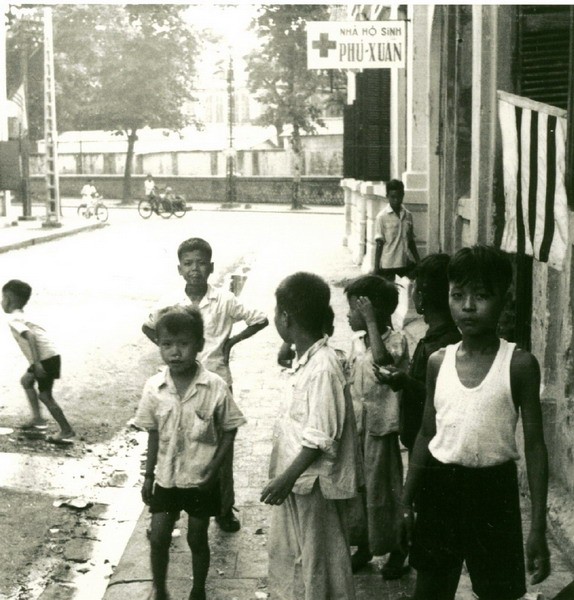 Loat anh sieu hiem ve tre em Ha Noi nhung nam 1951-1953