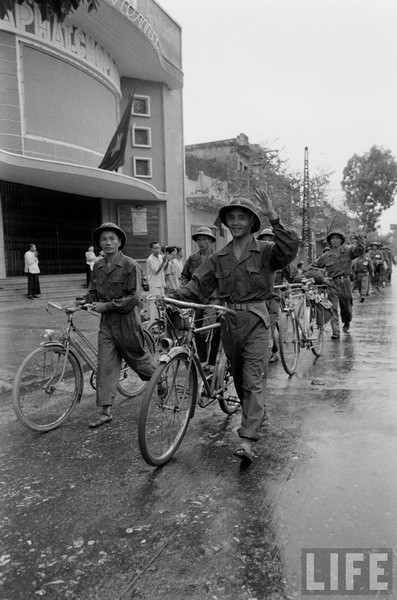 Anh doc: Ha Noi vui nhu hoi ngay giai phong 10/10/1954-Hinh-5