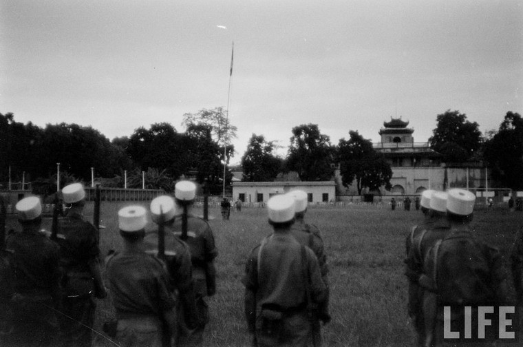 Tan muc linh Phap cuon co rut khoi Ha Noi nam 1954-Hinh-2