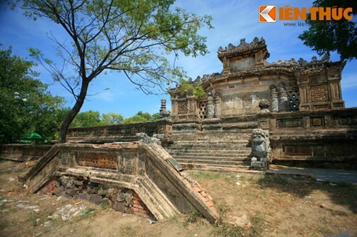 Anh lang dong Bia Quoc hoc truoc khi bi trung tu bien dang-Hinh-5