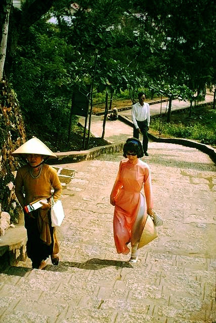 Loat anh Viet Nam 1963-1964 qua ong kinh Al Adcock (2)-Hinh-3