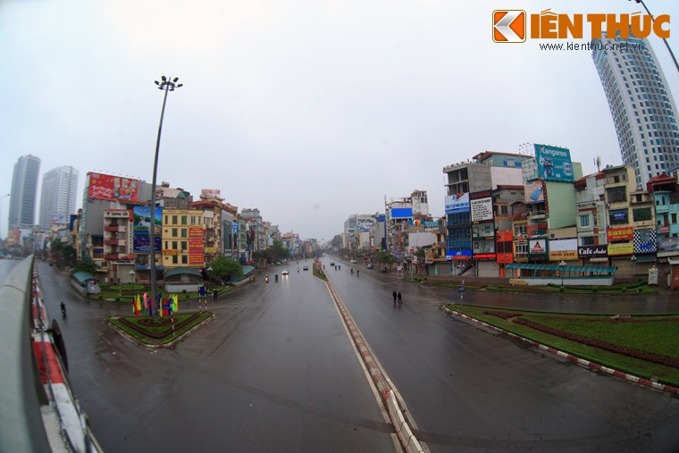 Giao thong Ha Noi sang mung 1 Tet:  Vang ve te nguoi!-Hinh-6