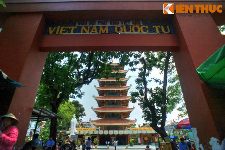 Doc dao Viet Nam Quoc Tu cua nha thiet ke Dinh Doc Lap-Hinh-2