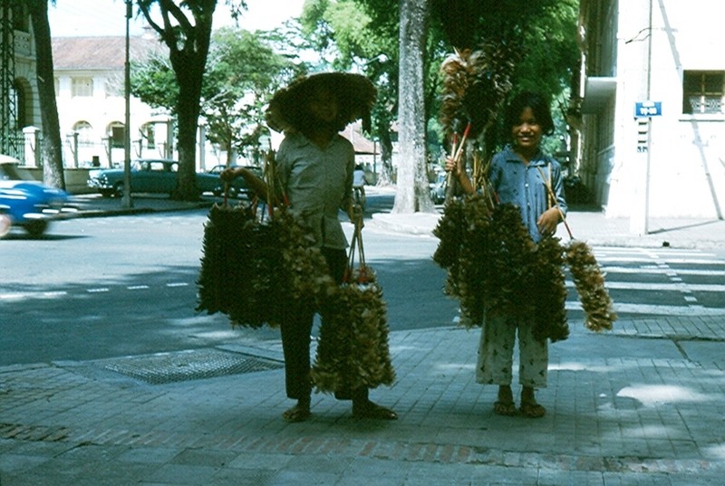 Hang rong, quan nhau Sai Gon nam 1965 trong anh Robert Gauthier-Hinh-7