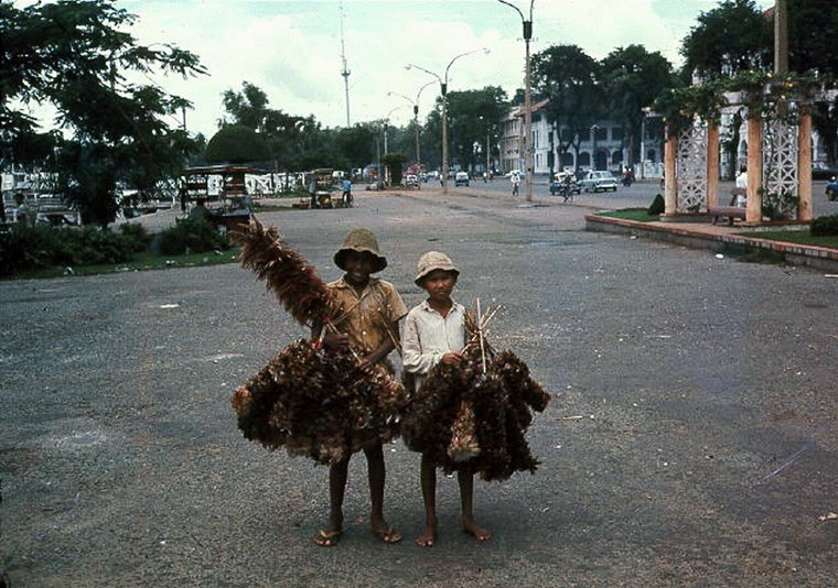 Anh mau doc ve tre em mien Nam, Trung truoc 1975